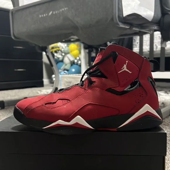 Jordan true flight red black and white size 10 lightly used & well taken care of